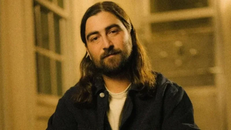 Noah Kahan Aims for Second Number 1 Hit with ‘The Great Divide’