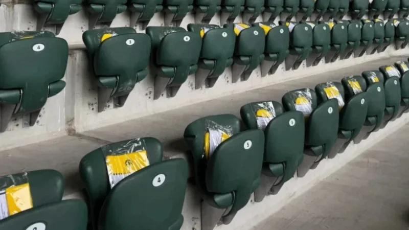 Sadettin Saran Surprises Fans with Tributes Placed in Stands
