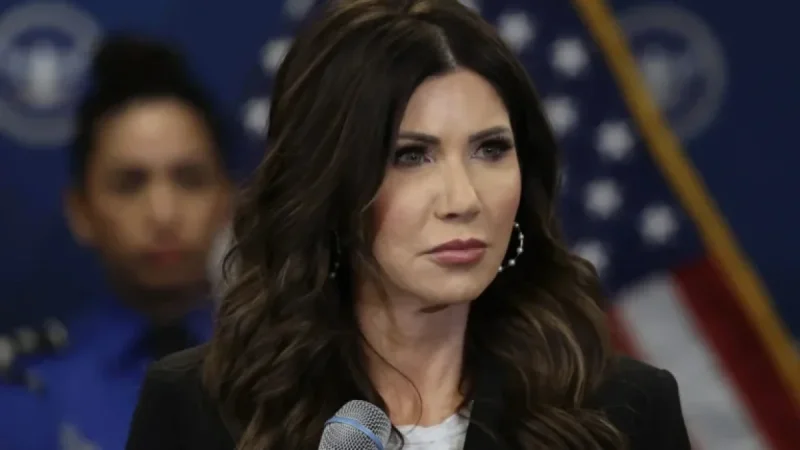 Judge Blocks Noem’s Effort to Restrict Congress from ICE Facilities