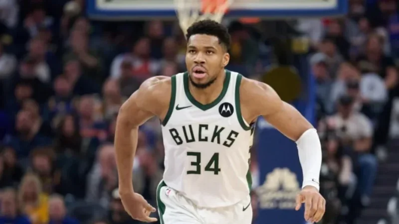 Rival Teams Doubt Bucks Will Trade Giannis This Week