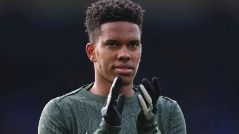 Rosenior Supports Estevao as Chelsea Starlet Takes Compassionate Leave