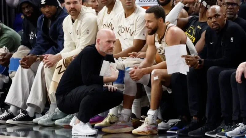 Stephen Curry Sidelined Against 76ers Due to Ongoing Knee Trouble
