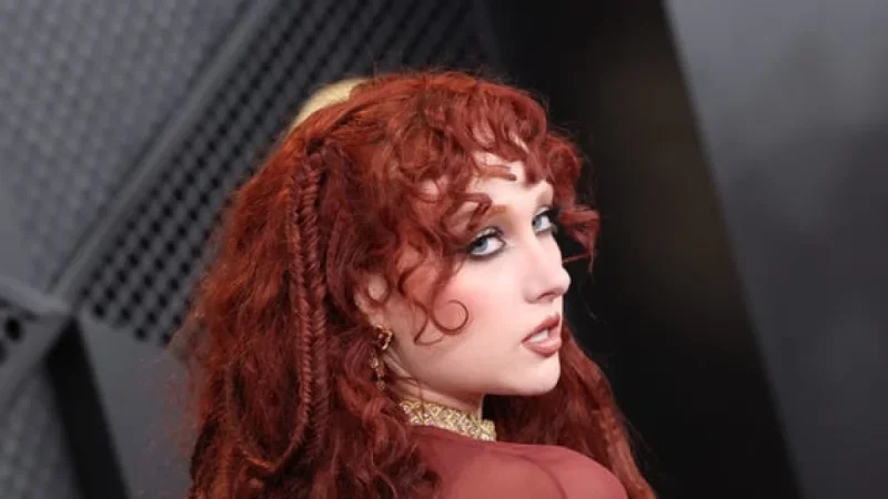 Chappell Roan’s 2026 Grammys Outfit Goes Viral: The “Nipple Ring Dress,” Mugler Nostalgia, and Why the Red Carpet Became the Main Stage