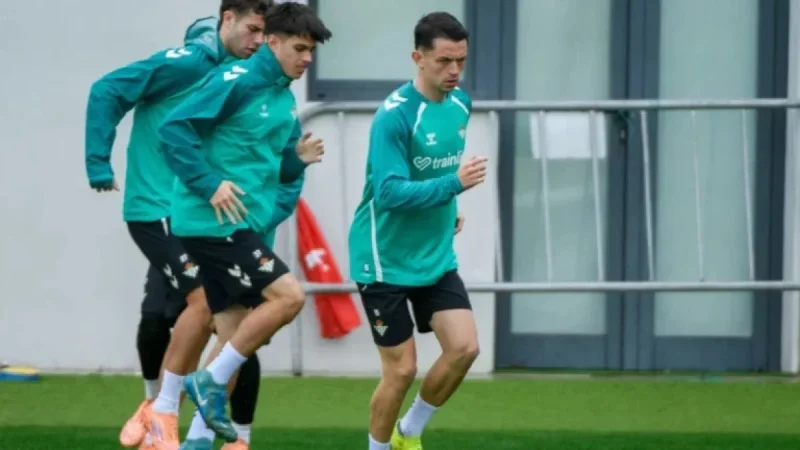 Álvaro Fidalgo Earns First Call-Up with Real Betis