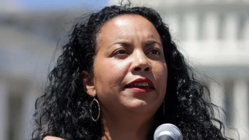 Democratic Primaries Begin with Major Anti-Establishment Shakeup