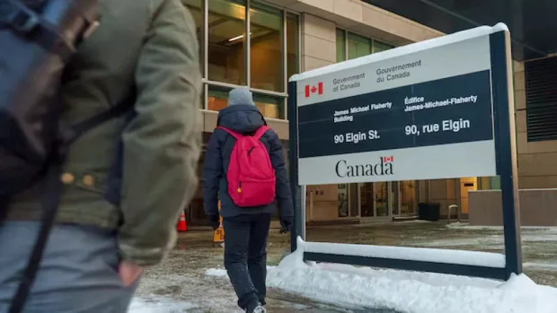 Federal Employees to Return to Office 4 Days a Week This Summer