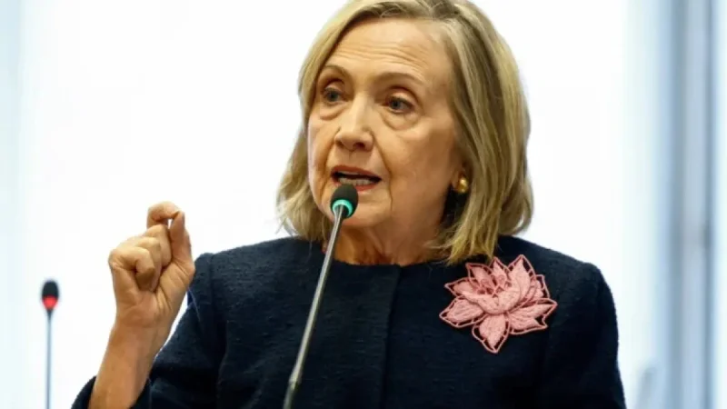Hillary Clinton Urges Public Hearing in Epstein House Investigation