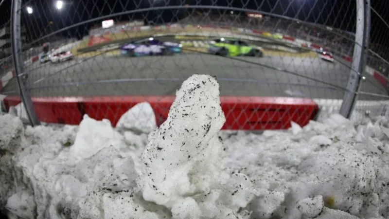NASCAR Permits Late Refueling Without Penalty in The Clash