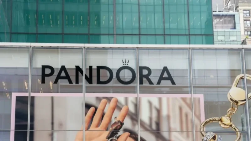 World’s Largest Jeweler Opts Out of Silver Due to High Costs
