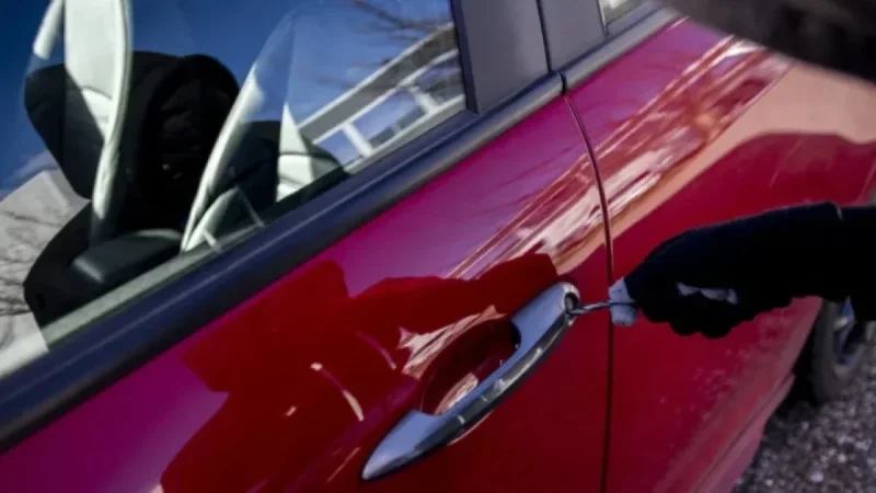 Ain: Residents Stop Car Theft but Get Assaulted