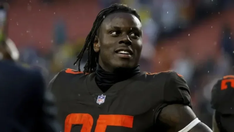 David Njoku Departs Cleveland Browns