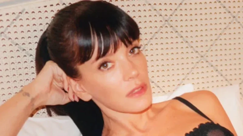 Lily Allen’s Robe Reveals Lingerie and Stockings