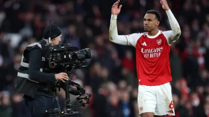 Premier League Insights: Arsenal’s Offside Mastery, Newcastle’s Struggles, Spurs’ Card Surge