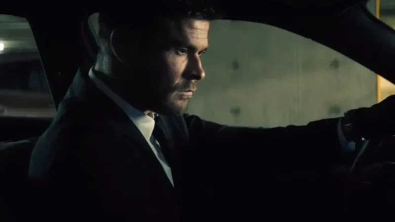 ‘Crime 101’: Early Reviews Praise Chris Hemsworth’s Thrilling Action Throwback