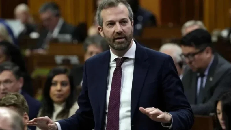 Procurement Minister: Canada Post Loans Not a Sustainable Solution