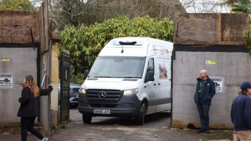 Armed Police Patrol Bristol Zoo Site in Clifton