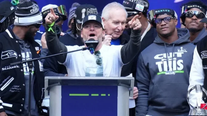 Seahawks GM Schneider’s Awkward Kenneth Walker Contract Moment Goes Viral at Super Bowl Parade