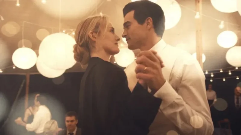 Review: John F. Kennedy Jr. and Carolyn Bessette’s Captivating Love and Tragedy