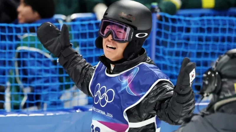 Teen Snowboarder Lee Chae-un Thrills with Olympic Halfpipe Performance
