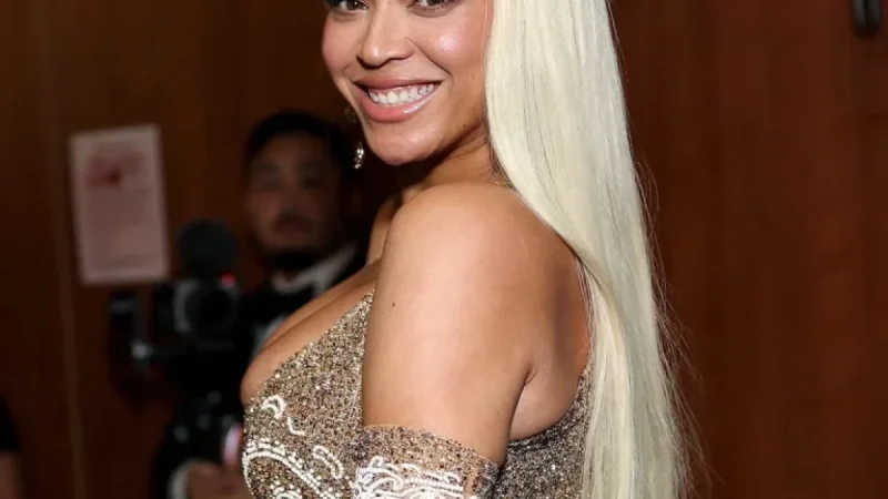 Beyoncé Debuts Stunning Blonde Bob Hairstyle Transformation