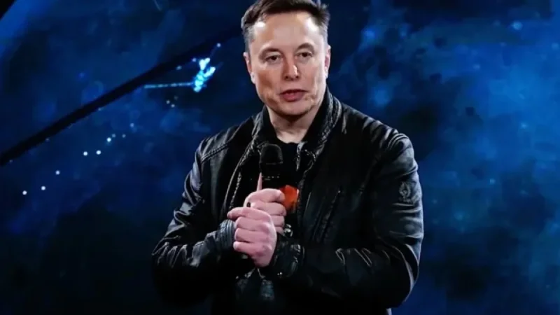 Elon Musk Prioritizes Moon City Development Over Mars Expedition