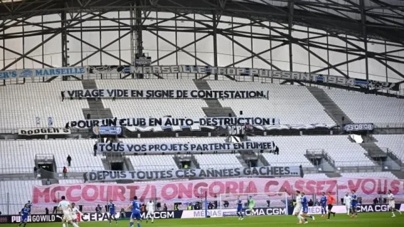 Hostile Vélodrome Greets OM-Strasbourg with Empty Stands and Offensive Banners
