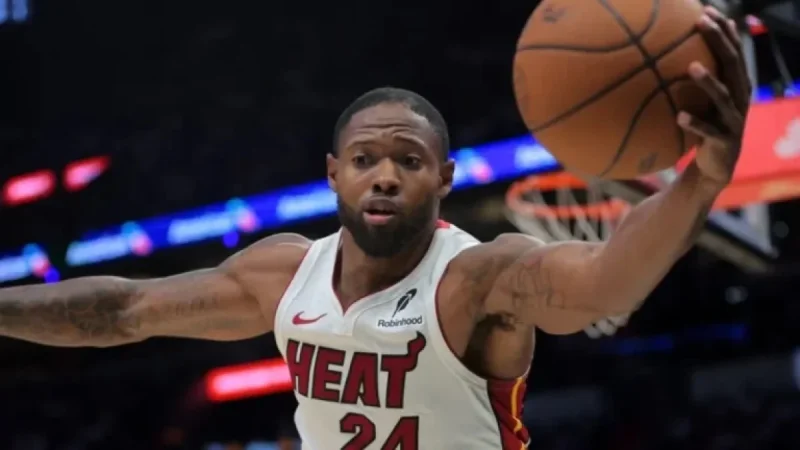 Suns Sign Haywood Highsmith to Roster
