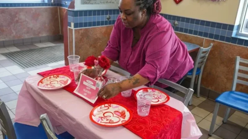 White Castle’s Valentine’s Tradition: Romantic Dining Nationwide for Over 30 Years