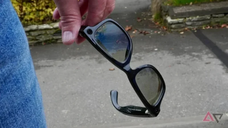 Meta Prioritizes Smartglasses Privacy Feature Over Consumer Concerns