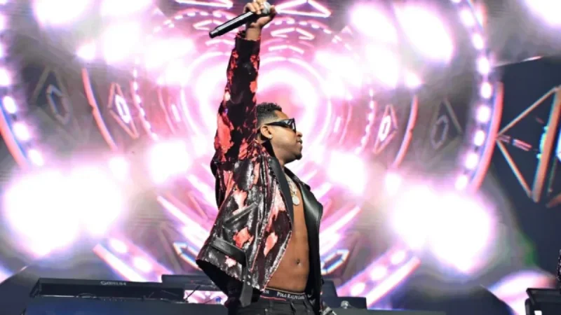 R&B Star’s Eyes Bleed Onstage Weeks After Claiming He’s Dying