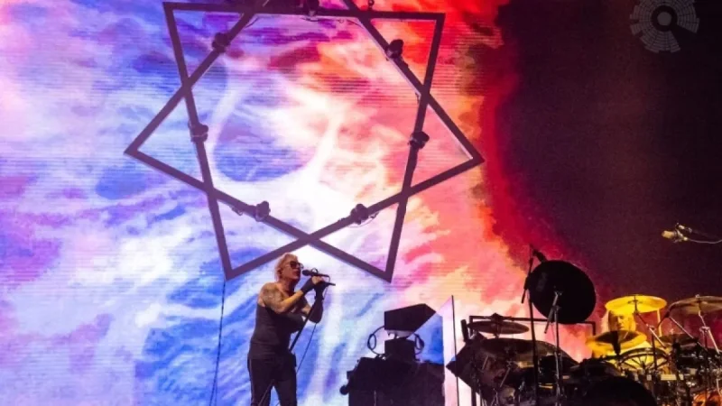 Tool Negotiates 2027 Sphere Residency Contract