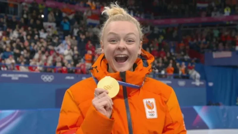 Xandra Velzeboer Advances to 1,000m Final; Men’s Relay Semifinal Next