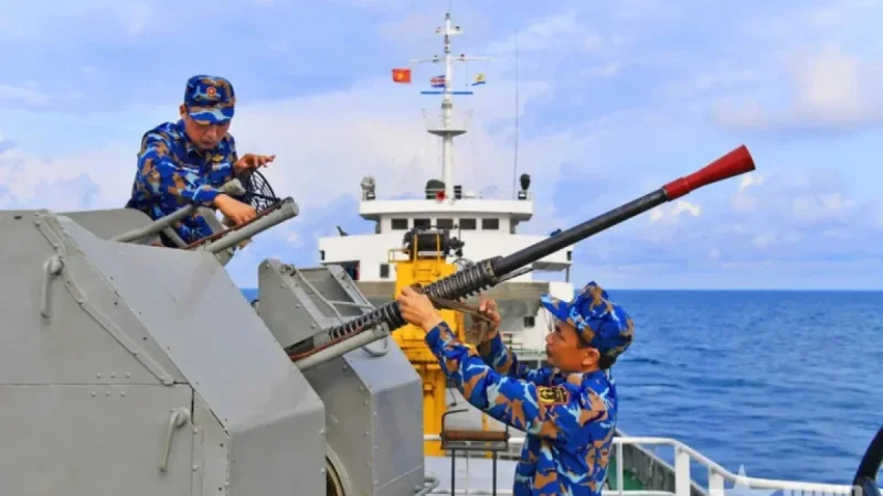 Brigade 125, Region Naval 2, Welcomes New Year with Enthusiasm at Sea