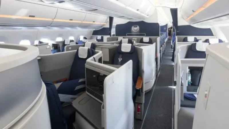 Lufthansa Unveils Complex 787 Business Class Seats for Sale