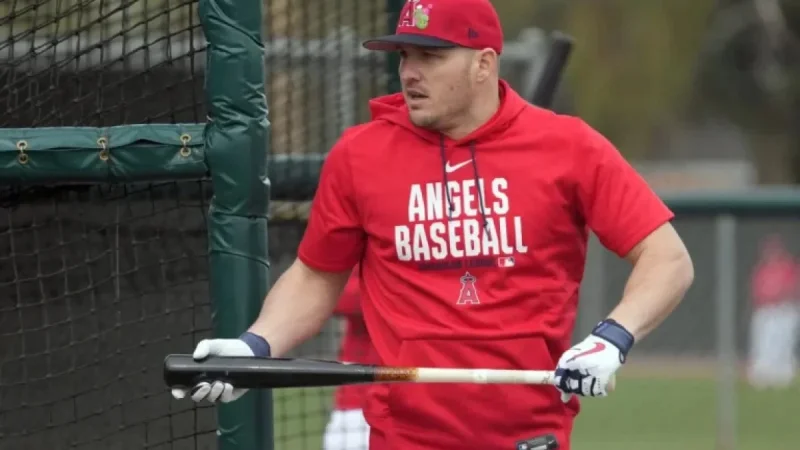 Mike Trout Opts for Return to Center Field