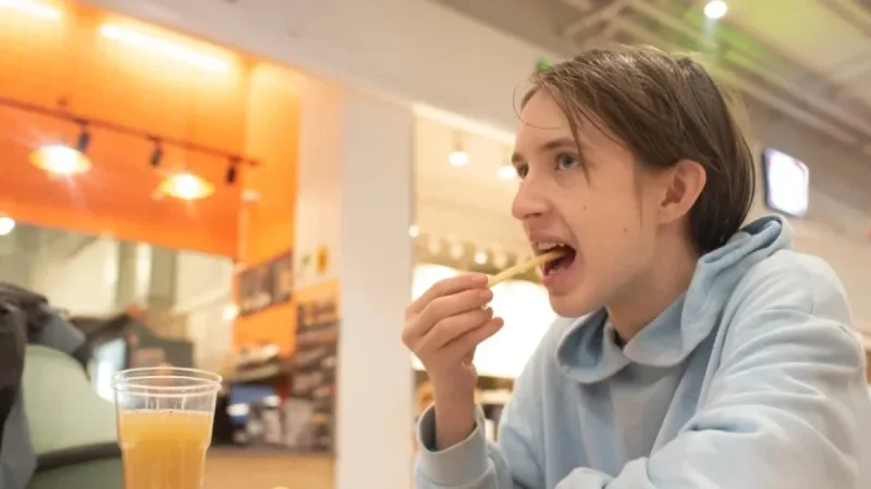 Millennials Likely Missed This Iconic Department Store Restaurant Chain