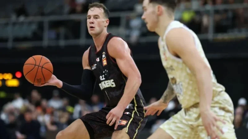 Breakers Dominate Taipans to Conclude NBL Campaign