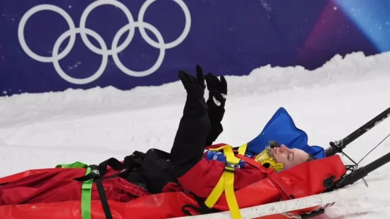 Canadian Freeskier Cassie Sharpe Stretchered Off Halfpipe After Qualifying Crash