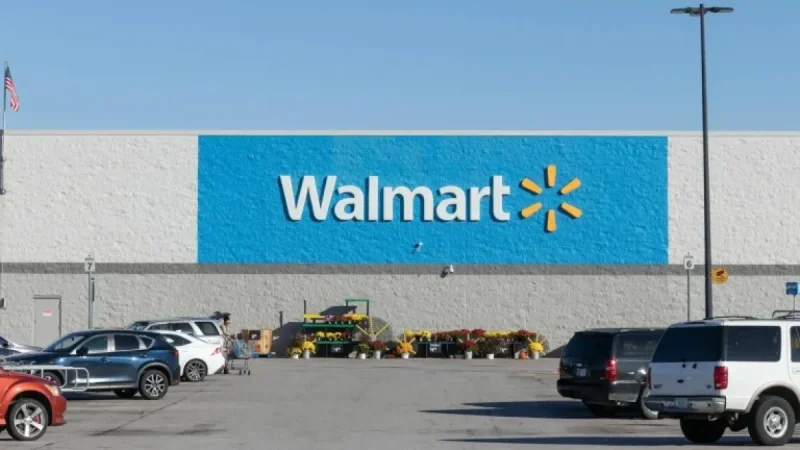 Walmart Exceeds Q4 Estimates, Lowers Full-Year Guidance