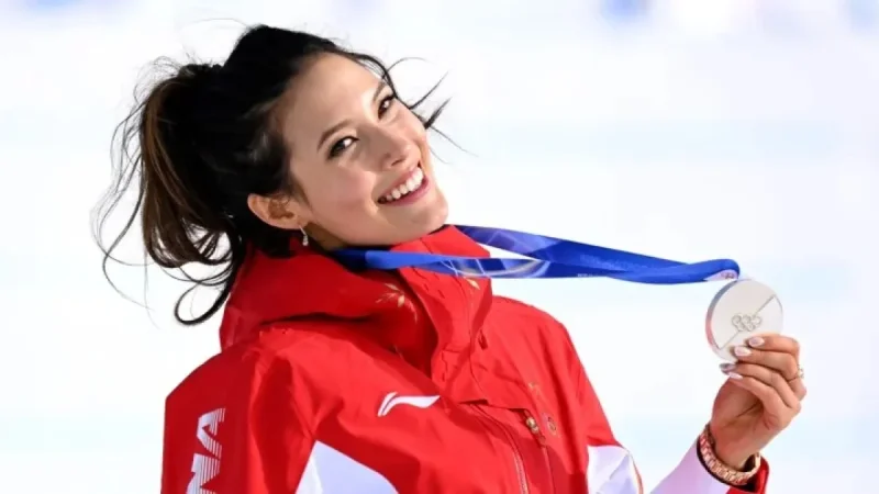 Eileen Gu Educates Reporter at Winter Olympics