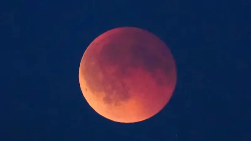 “Watch the Upcoming Lunar Eclipse: Viewing Tips and Schedule”