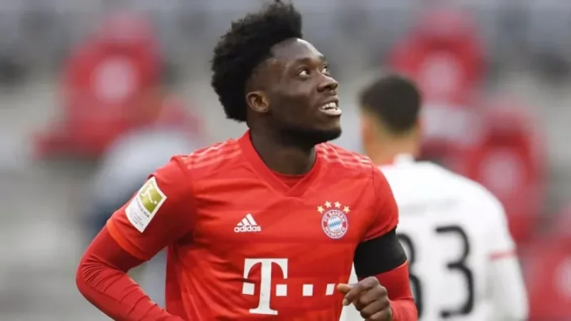 Alphonso Davies Exits Bayern Munich Game Due to Injury