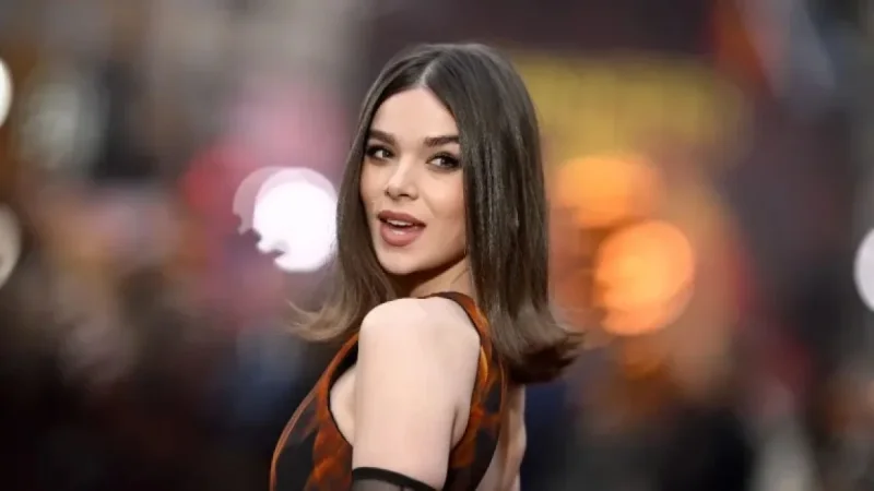Hailee Steinfeld Reveals Pregnancy with Bills QB Josh Allen