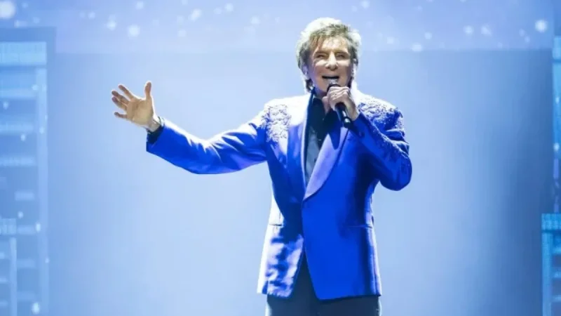 Barry Manilow Delays More Arena Shows During Cancer Recovery