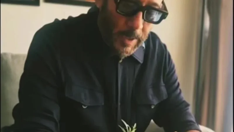 Jackie Shroff Honors Nutan with ‘Woh Chand Khila Woh Taare’ Tribute