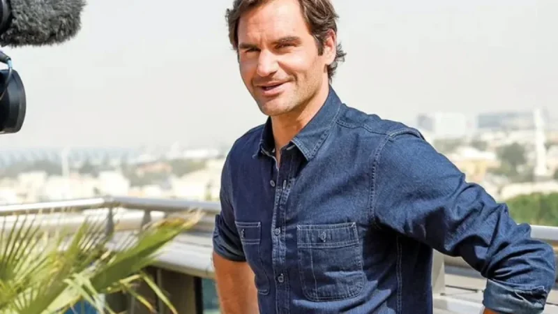 Federer Supports Wawrinka at Dubai Tennis Tournament