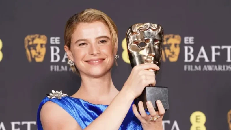 Jessie Buckley Wins 2026 Bafta for Best Actress, Dedicates to Daughter