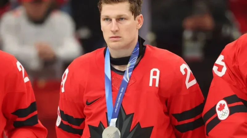 MacKinnon Challenged Fans to Decide the Better Team