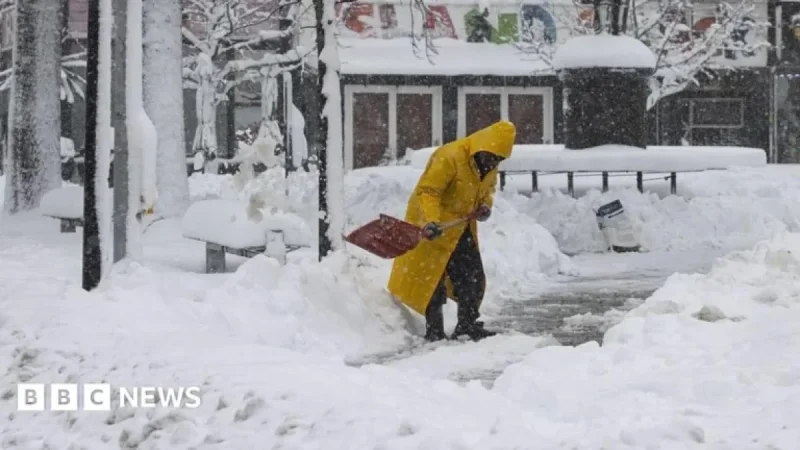 Snowstorm Paralyzes New York Travel, Disrupts US East Coast