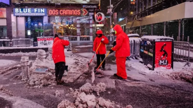 Winter Storm Arrives, Canceling Thousands of Northeast Flights